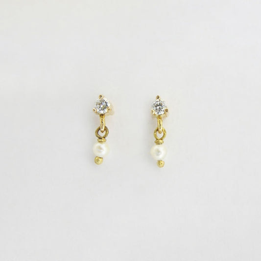 The Babyrasa Varsha Gold, Diamond and Pearl Ear Studs by Rasvihar