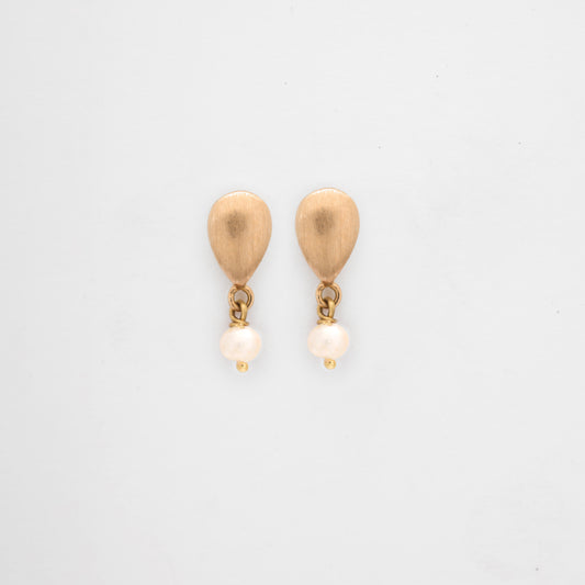 The Babyrasa Anshi Petal Gold and Pearl Ear Studs by Rasvihar
